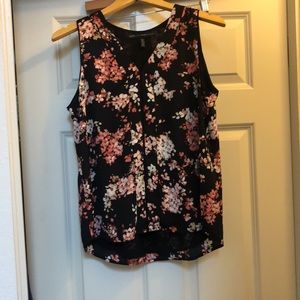 Easy to wear spring sleeveless top